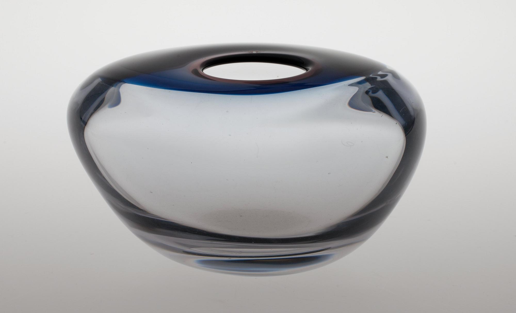 Timo Sarpaneva, A GLASS SCULPTURE.