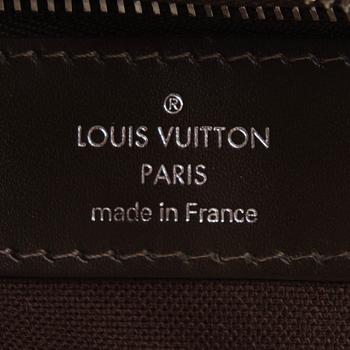 LAUKKU, "Victor", Louis Vuitton.