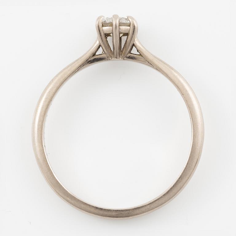Ring, 14K vitguld med briljantslipad diamant.