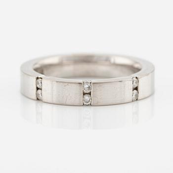 Ring 18K vitguld med runda briljantslipade diamanter, Engelbert.