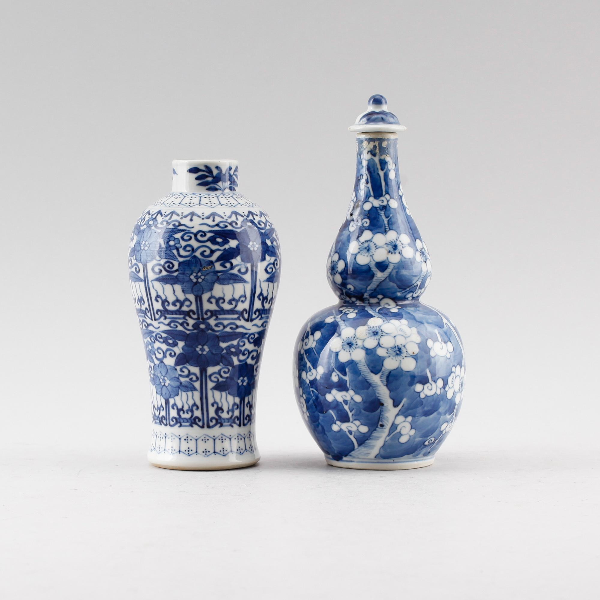 VASER, 2 st, porslin, Kina, sannolikt 1800-tal.