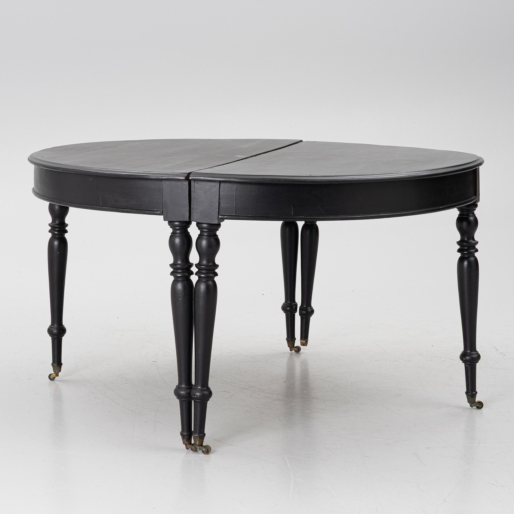 Dining table, second half of the 19th century.
