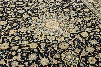 A Kashan carpet, a. 381 x 292 cm.