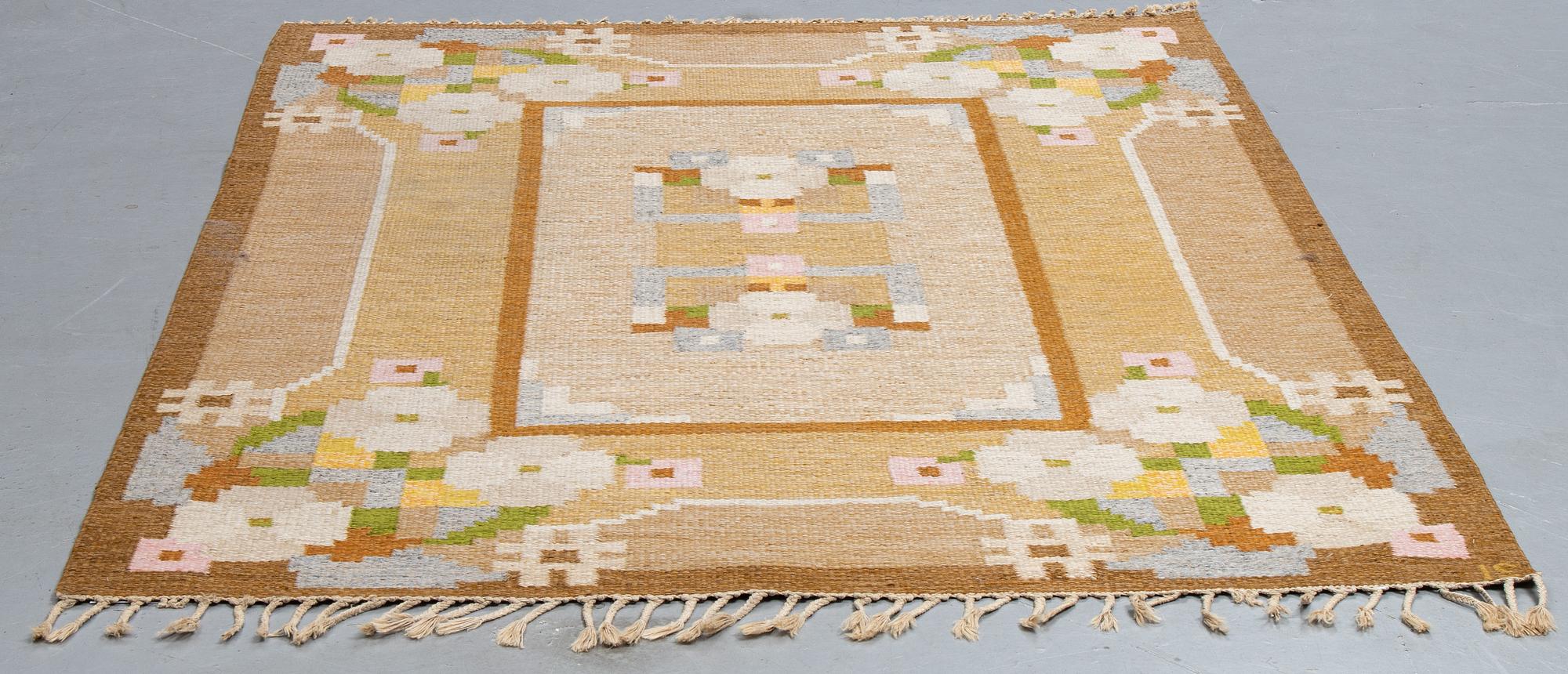 Ingegerd Silow, A carpet, flat weave, signerad, ca 234 x 168 cm.