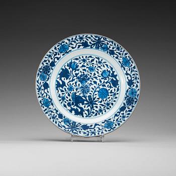 A blue and white dish, Qing dynasty, Kangxi (1662-1722).