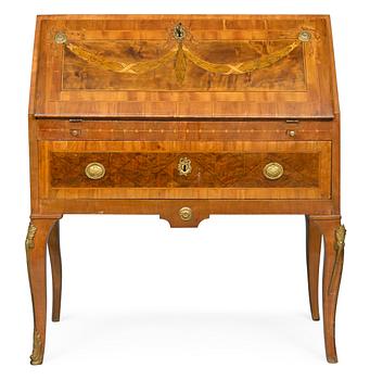 5. A SECRETAIRE CHEST, 18th century Sweden.