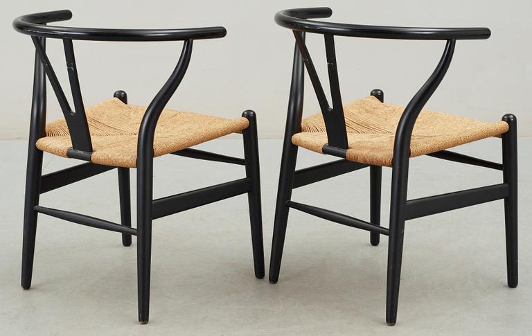 STOLAR, ett par, Y-stolen, Hans J. Wegner, Danmark, formgivna 1950.