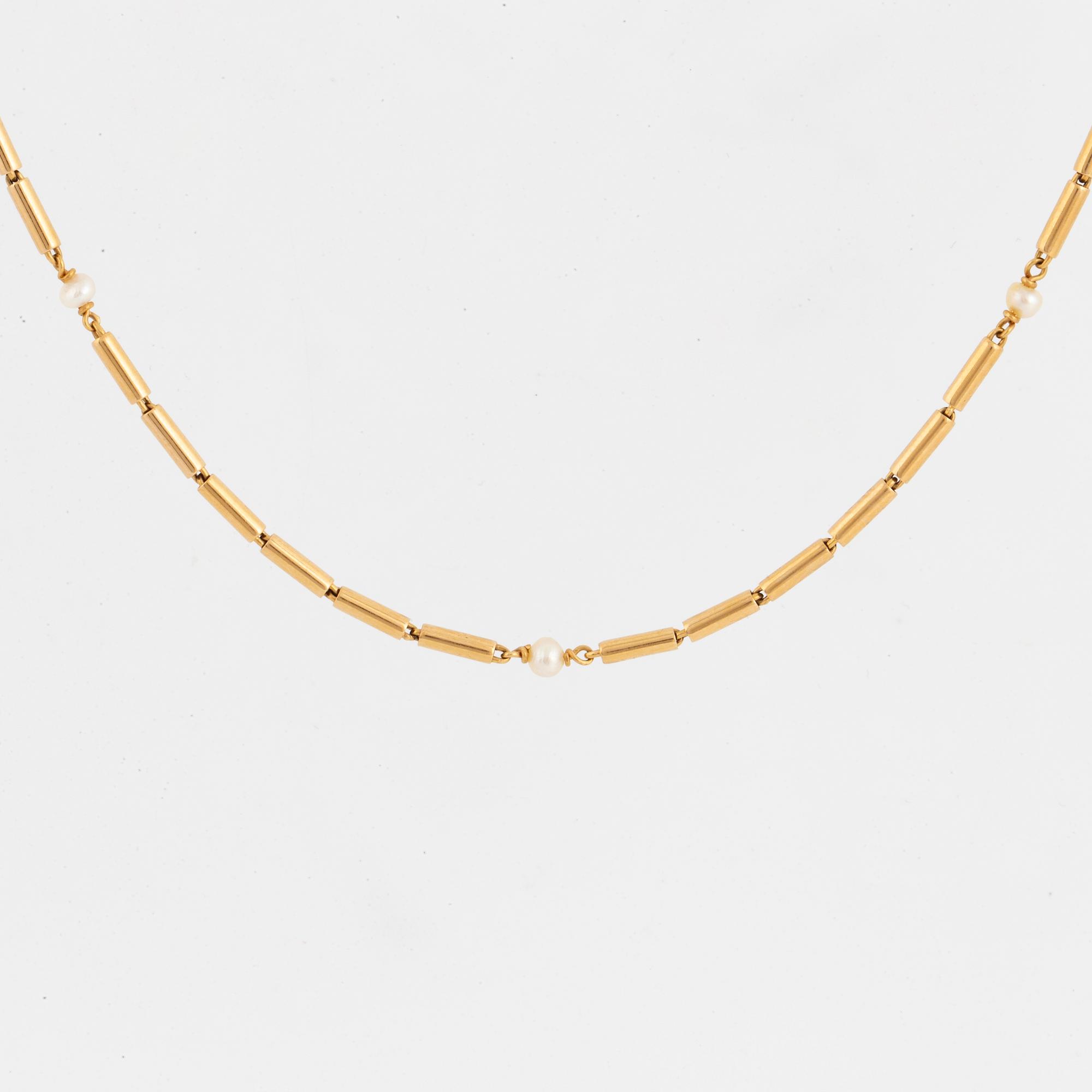 18K gold and oriental pearl necklace.