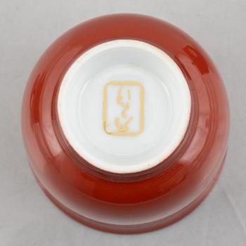 A pair of Japanese porcelain cups with covers, Noritake, 20th century.