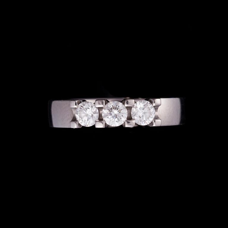 RING, 18K vitguld, diamanter. A. Tillander 2007. Vikt ca 5,2 g.