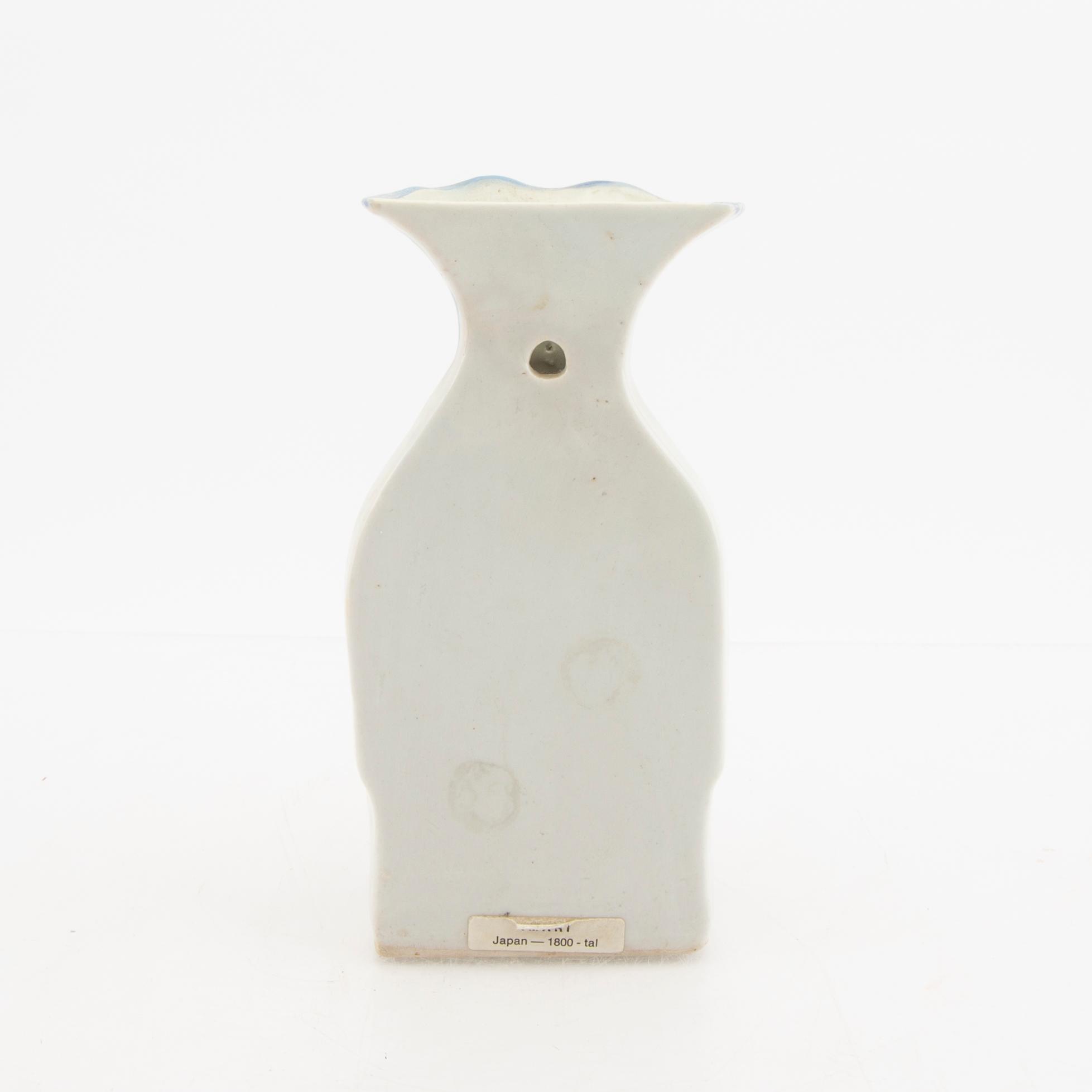 Vases and dishes 6 pcs Japan Imari decor late 19th century porcelain.