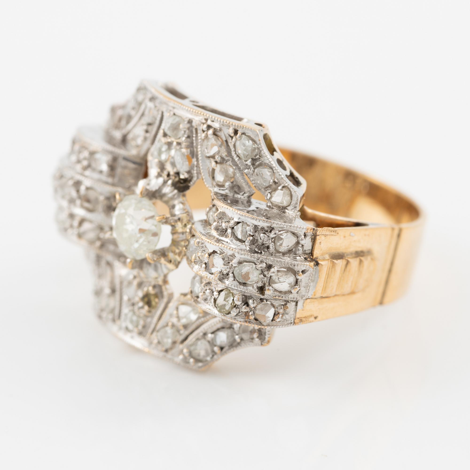 Ring in 18K gold and platinum set with an old-cut diamond and rose-cut diamonds.