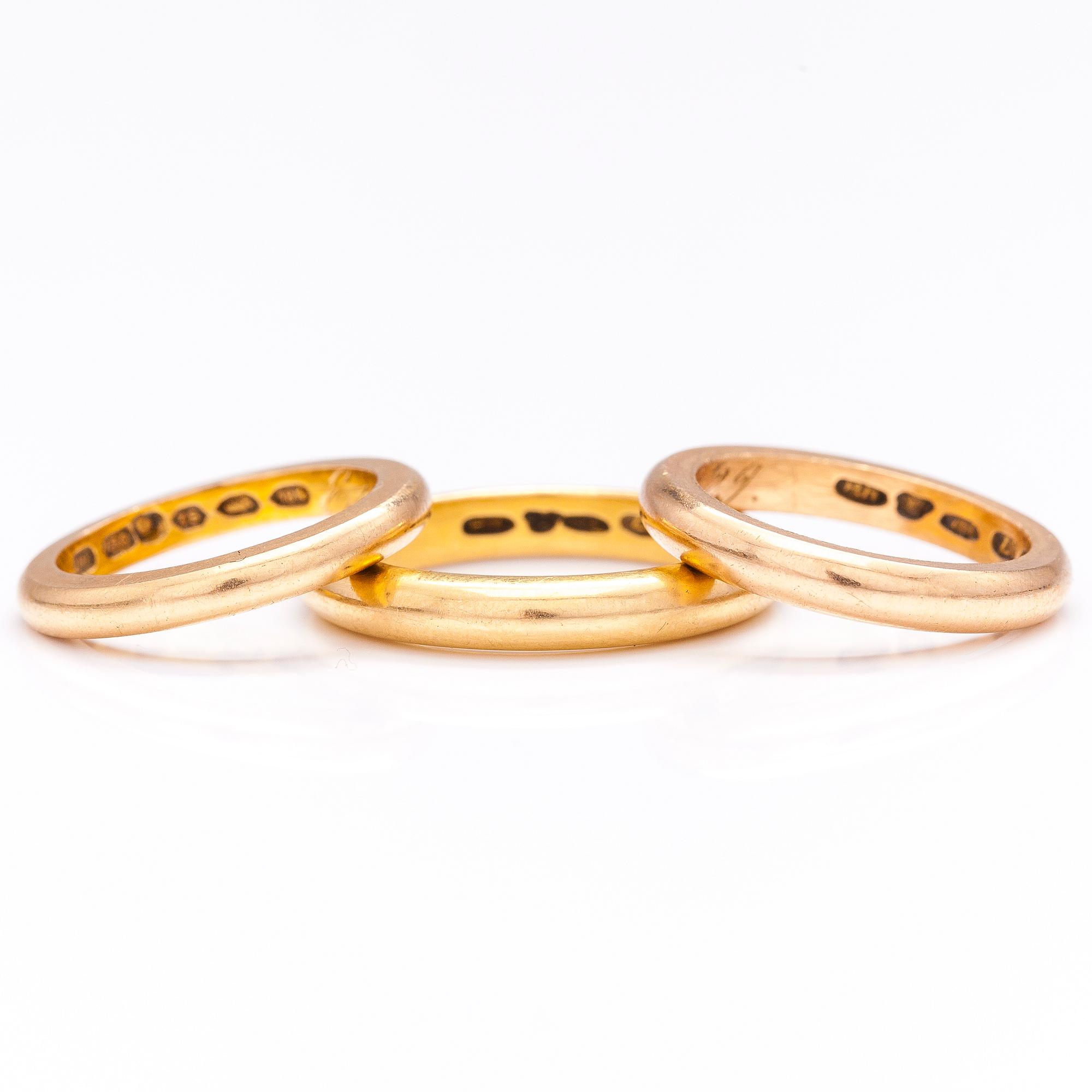 A set or three 18K gold rings by Pekka Happonen, Kuopio and Nestor Westerback, Helsinki 1929.
