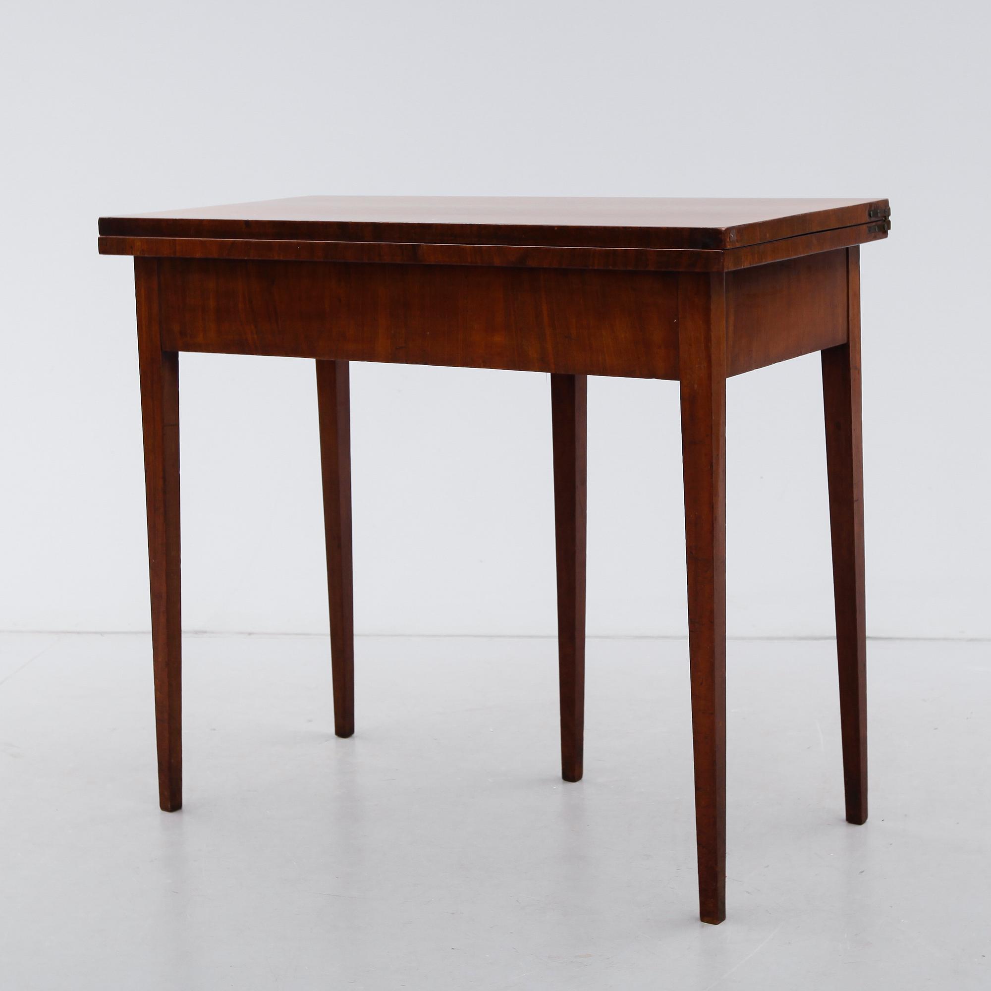 SPELBORD, sengustavianskt, 1800-talets första hälft.