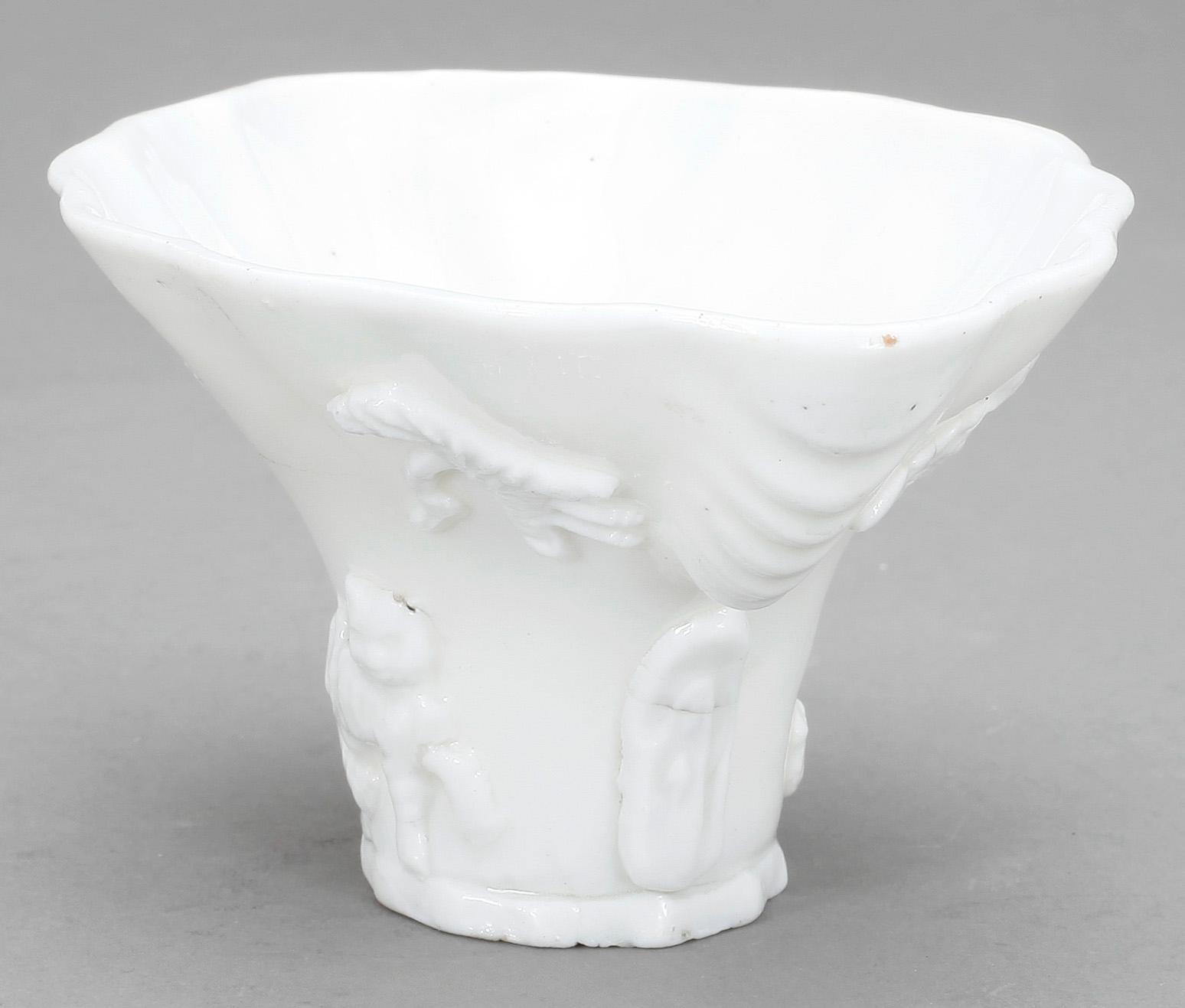 VINOFFERBÄGARE, blanc de chine. Qing dynastin, Kangxi (1662-1722).