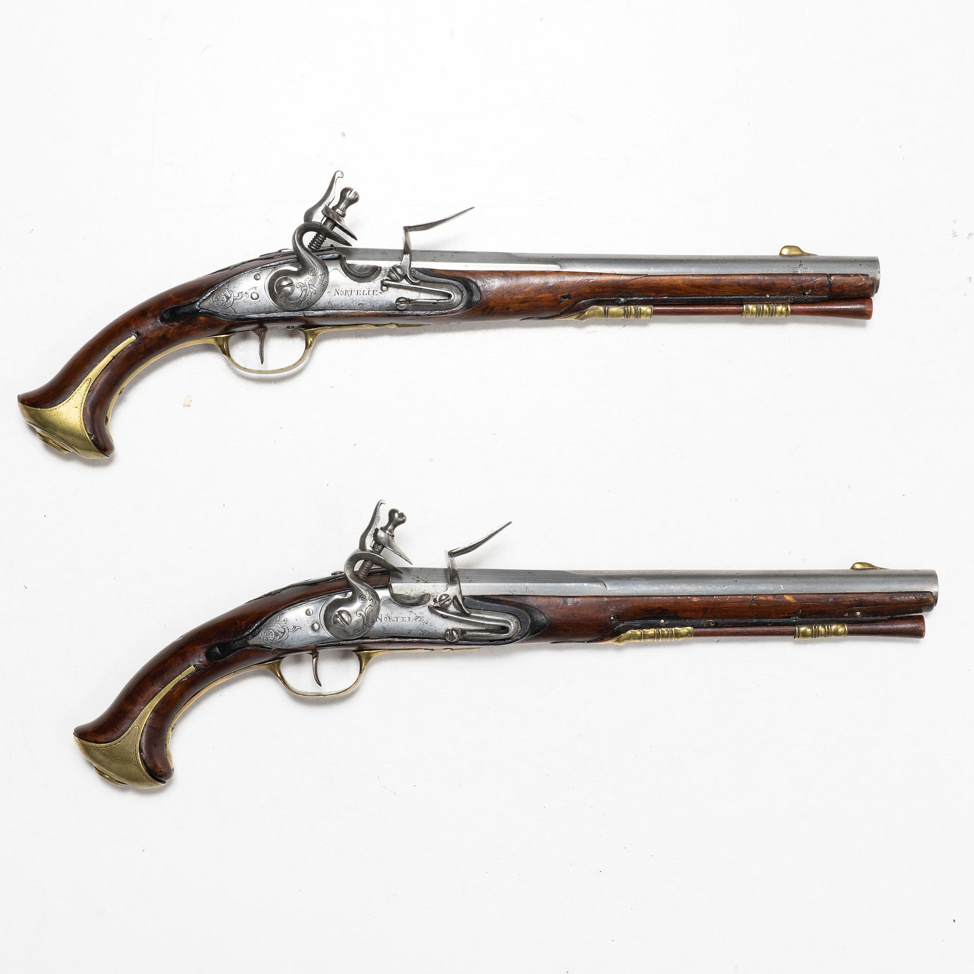 Flintlåspistoler, ett par, signerade C. SCHEL 1709, Nortelie. (Caspar el.Christopher Schiel).