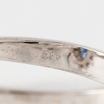 Ring, carmosé, 14K vitguld med safir och briljantslipade diamanter.