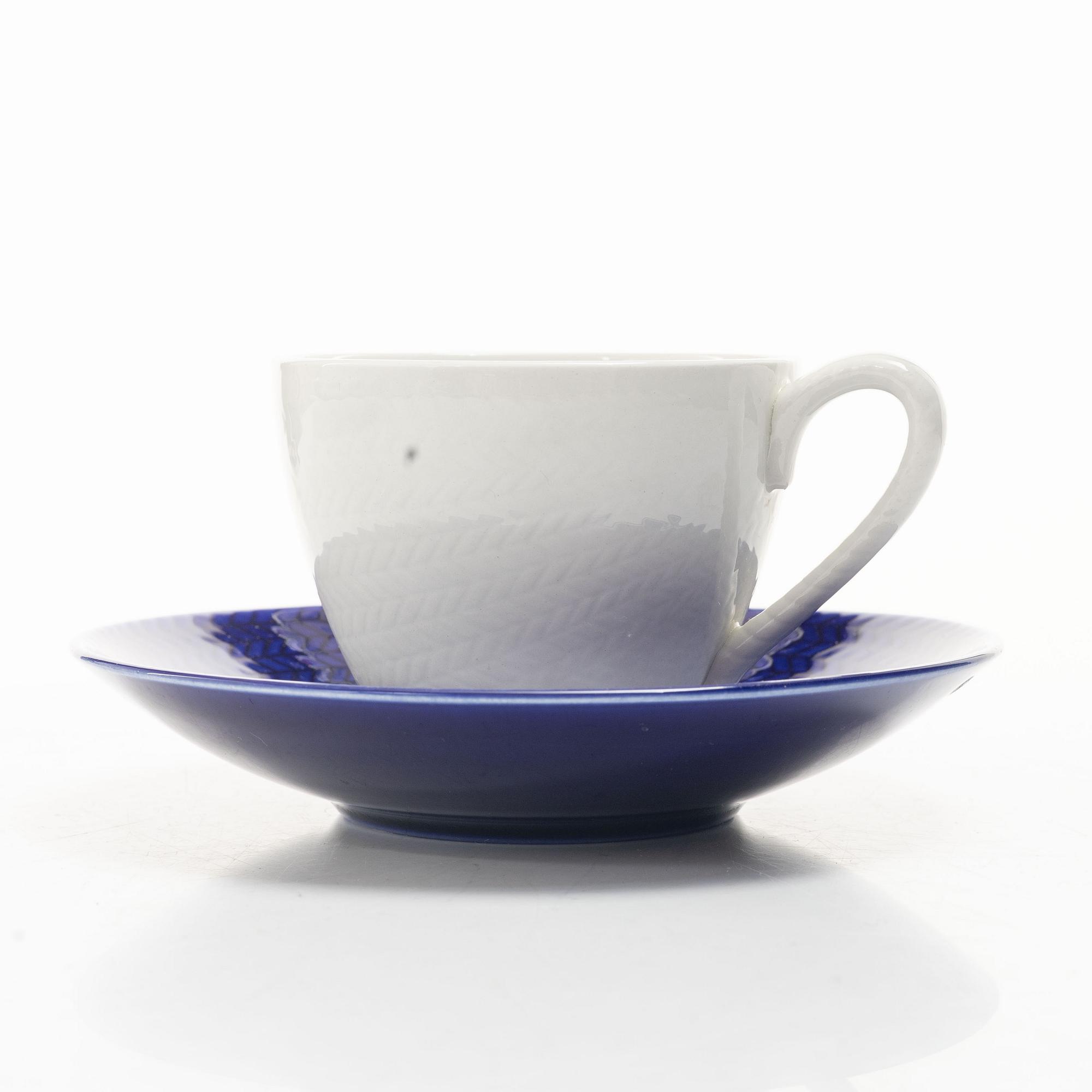 A 37 piece dinner service, "Blå eld", Rörstrand.