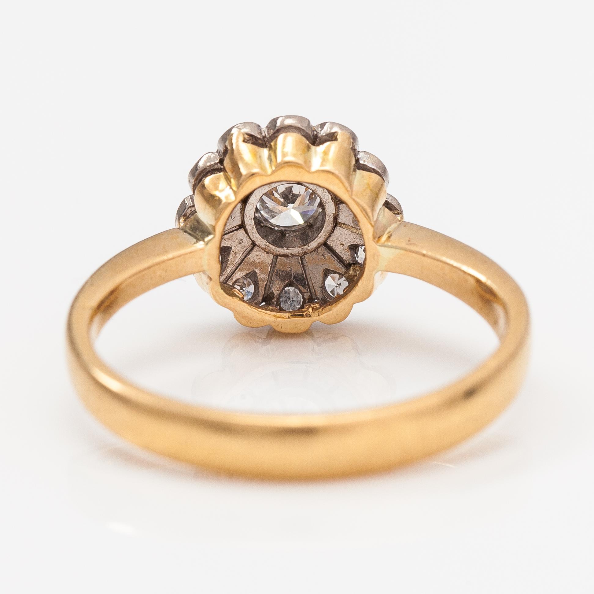 Ring, 18K guld, diamanter ca 0.26 ct tot. Hovisepät, Vasa 1990.