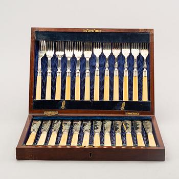 A set of 24 pcs epns English fish cutlery early 1900s.