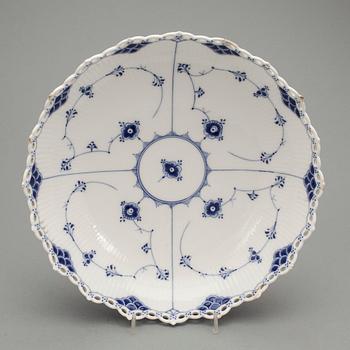 SERVISDELAR, ca 90 delar, porslin, "Musselmalet", Royal Copenhagen.