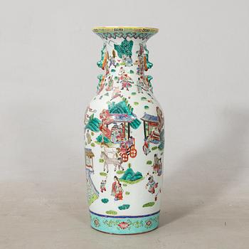 Floor vase China 20th century porcelain.