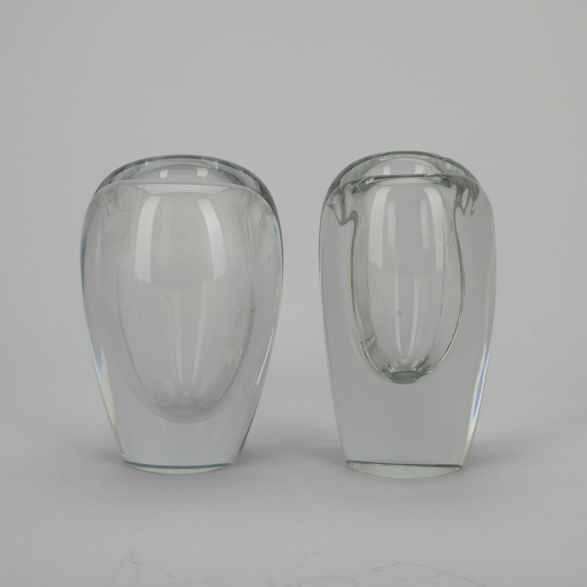 VASER, 2 st, glas, signerade K. Franck Nuutajärvi Notsjö -57 resp. 58.