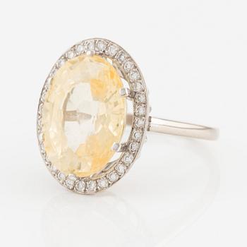 An 18K white gold W.A Bolin ring with a yellow sapphire and round brilliant-cut diamonds. Stockholm 1986,