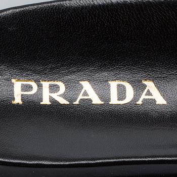 SKOR, Prada.