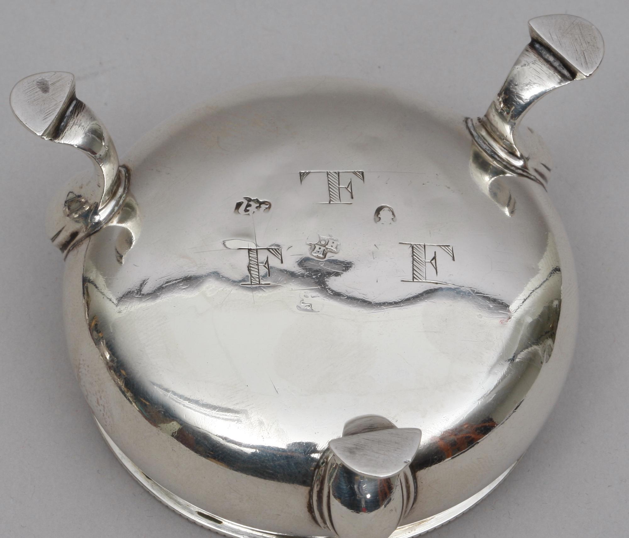 SALTKAR, ett par, silver, London 1767.