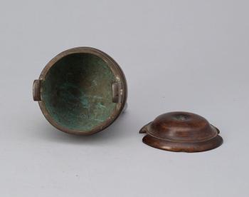 RÖKELSEKAR med LOCK. Brons och trä. Kina, Qing dynastin.