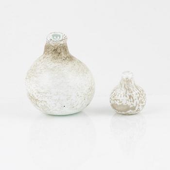 Oiva Toikka, two glass bird sculptures, Nuutajärvi, Notsjö, Finland, signed.