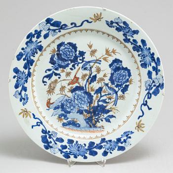 A blue and white dish, Qing dynasty, Qianlong (1736-95).