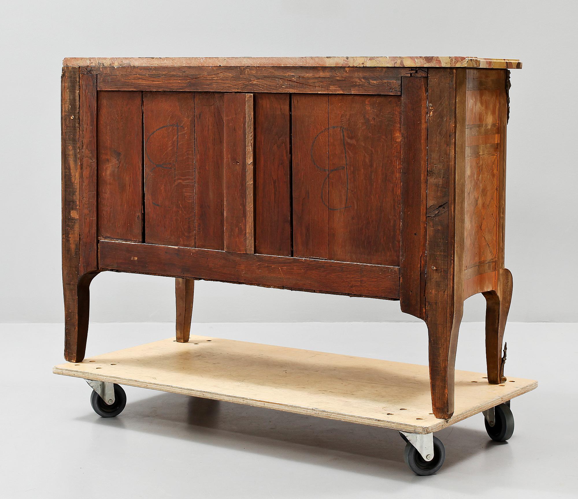 BYRÅ, Louis XVI-stil, 1800/1900-tal.