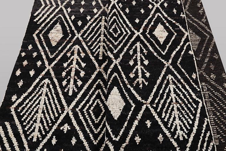 Matta, Marocko Berber, ca 296 x 259 cm.