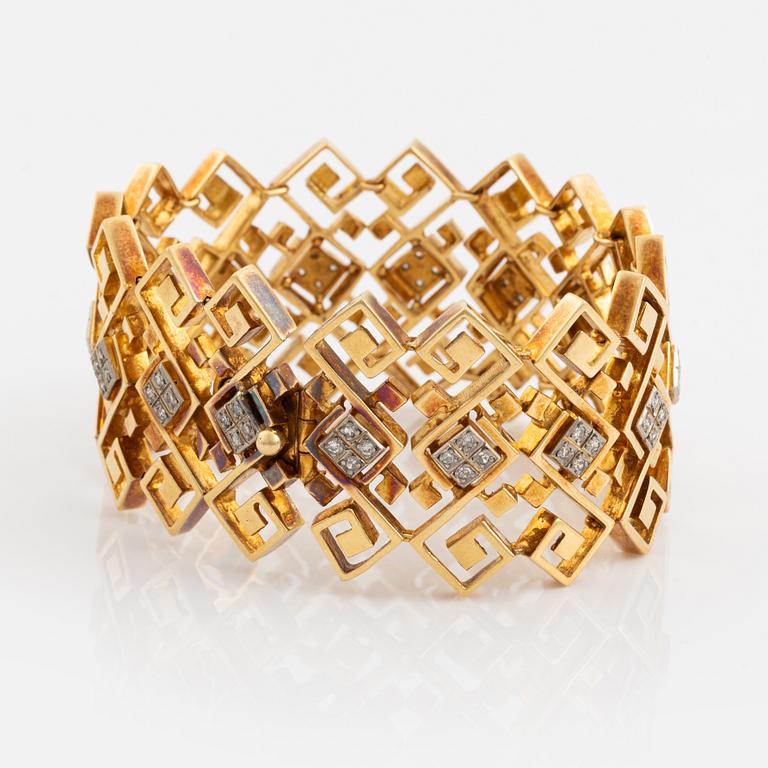 An Ilias Lalounis 18K gold bracelet set with eight-cut diamonds.
