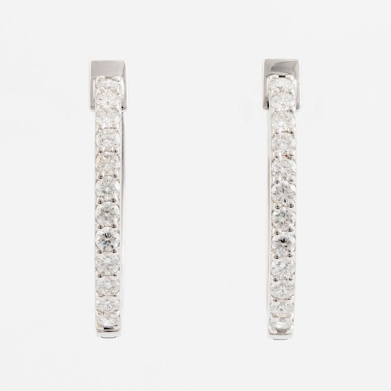 Brilliant cut diamond hopp earrings.