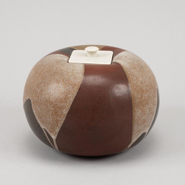 Paul Hoff, a unique stoneware pot with cover, Gustavsberg studio, Sweden 1986.