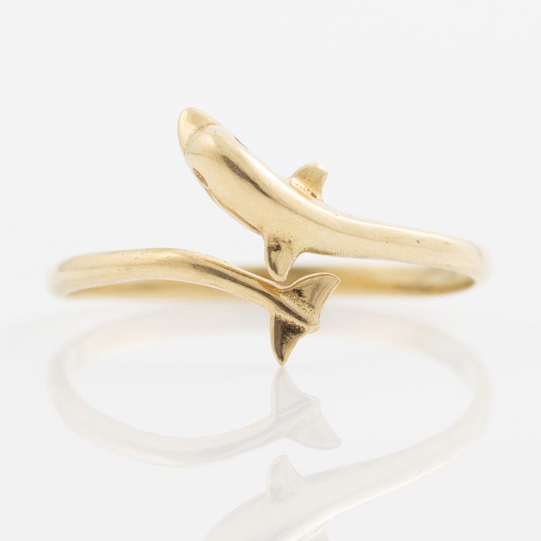 Ring, 14K gold in the shape of a dolphin.