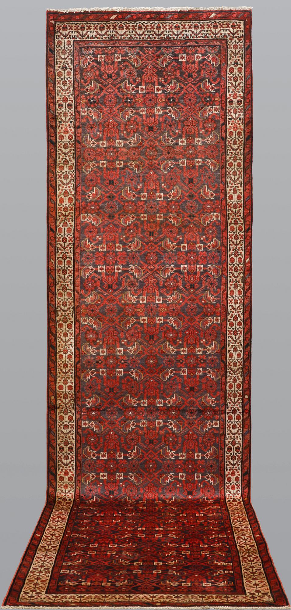 Runner, Hamadan, ca 420 x 105 cm.