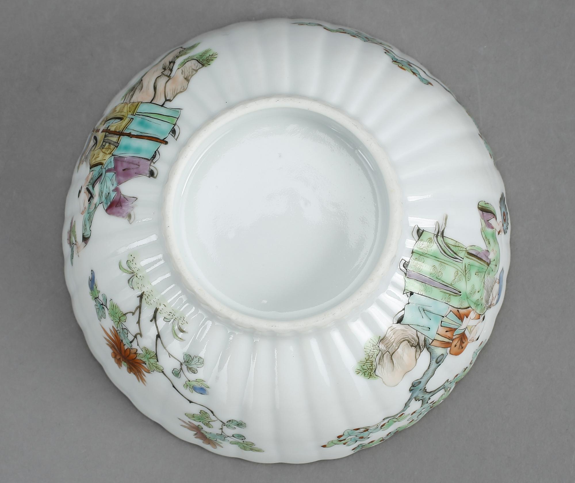 KOPPAR MED LOCK OCH FAT, 4 st, porslin, Kina, 1900-talets början.