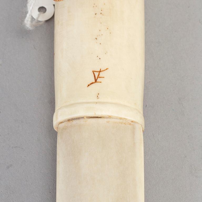 SVEN-ERIK LAMPINEN, a Sami reindeer horn knife, Kiruna, signed.