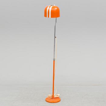 GOLVLAMPA, s.k. störtkrukan, metall, 1970-tal. Kosta.