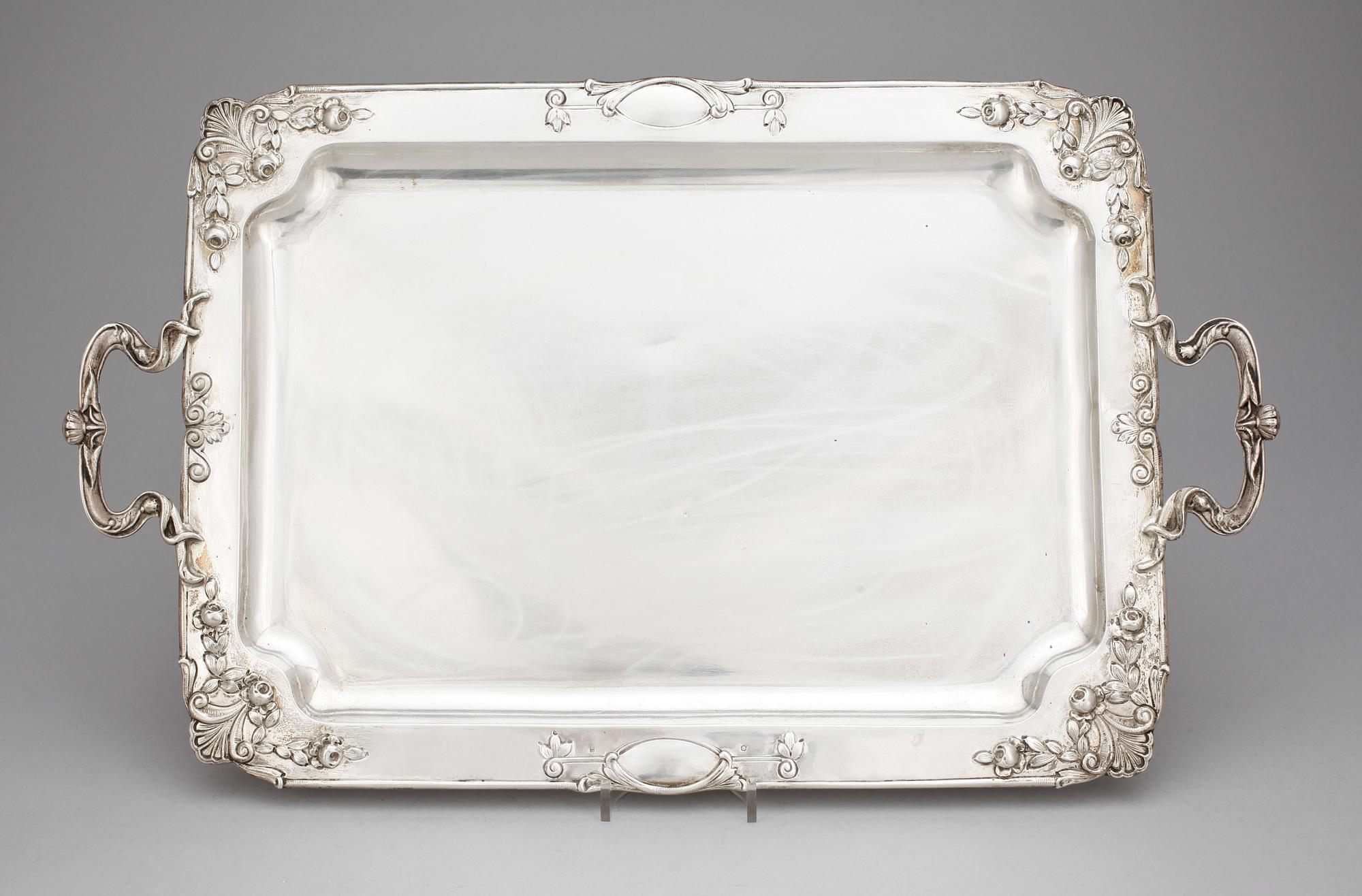 BRICKA, silver, Österrike-Ungern, 1900-talets första kvartal. Ca 1150 g.