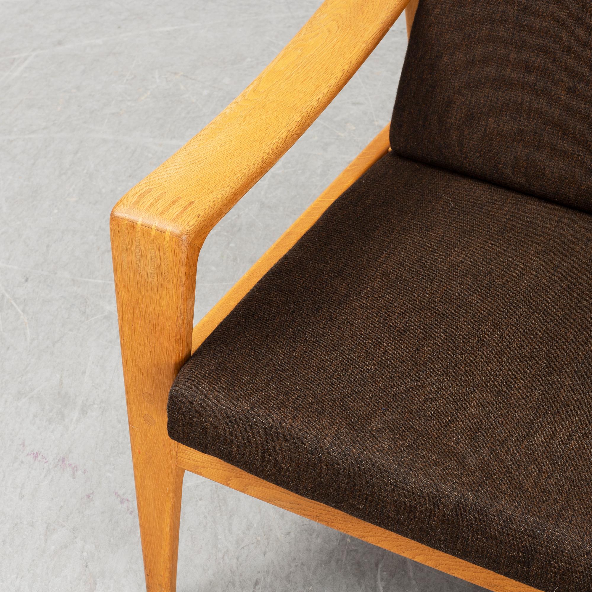 A 1960s easy chair.