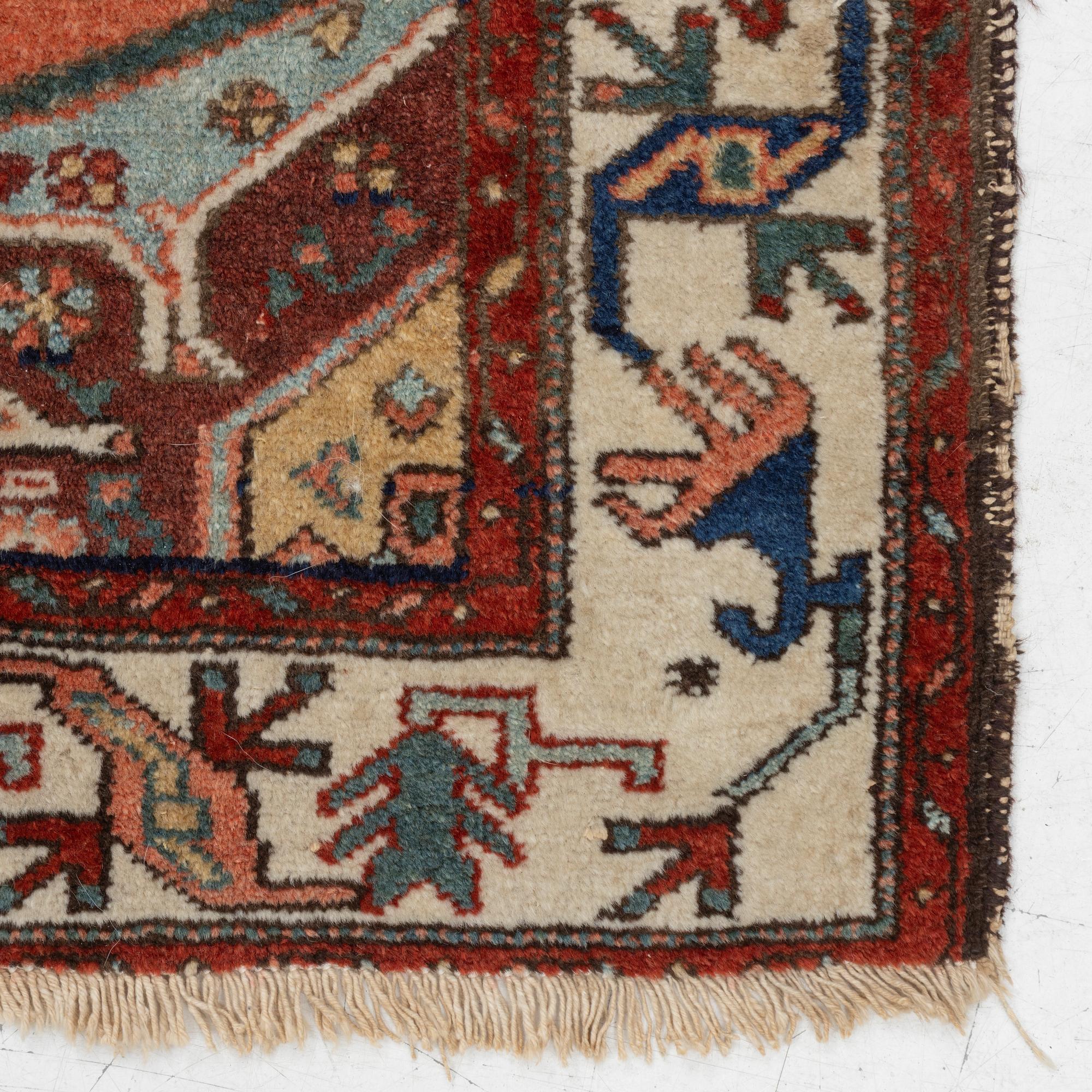 A Heriz rug, c. 192 x 133-139 cm.
