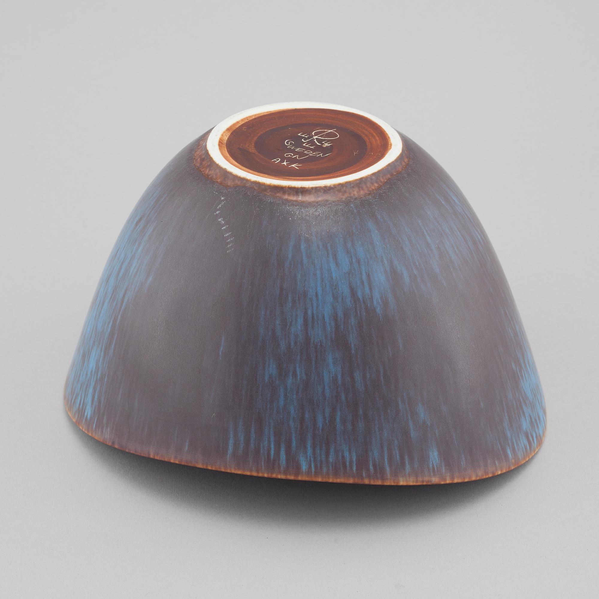 A stoneware bowl by GUNNAR NYLUND for Rörstrand, third quarter of the 20t century.