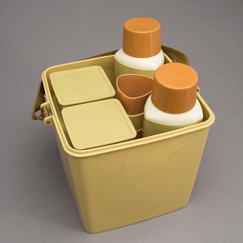 PICKNICKSET, plast, "Taffel", design Sigvard Bernadotte & Acton Björn 1959.