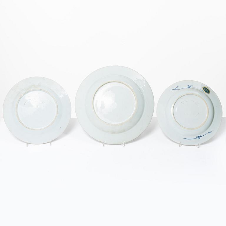 Seven pieces of porcelain plates and dishes, China, Qianlong (1736-95).