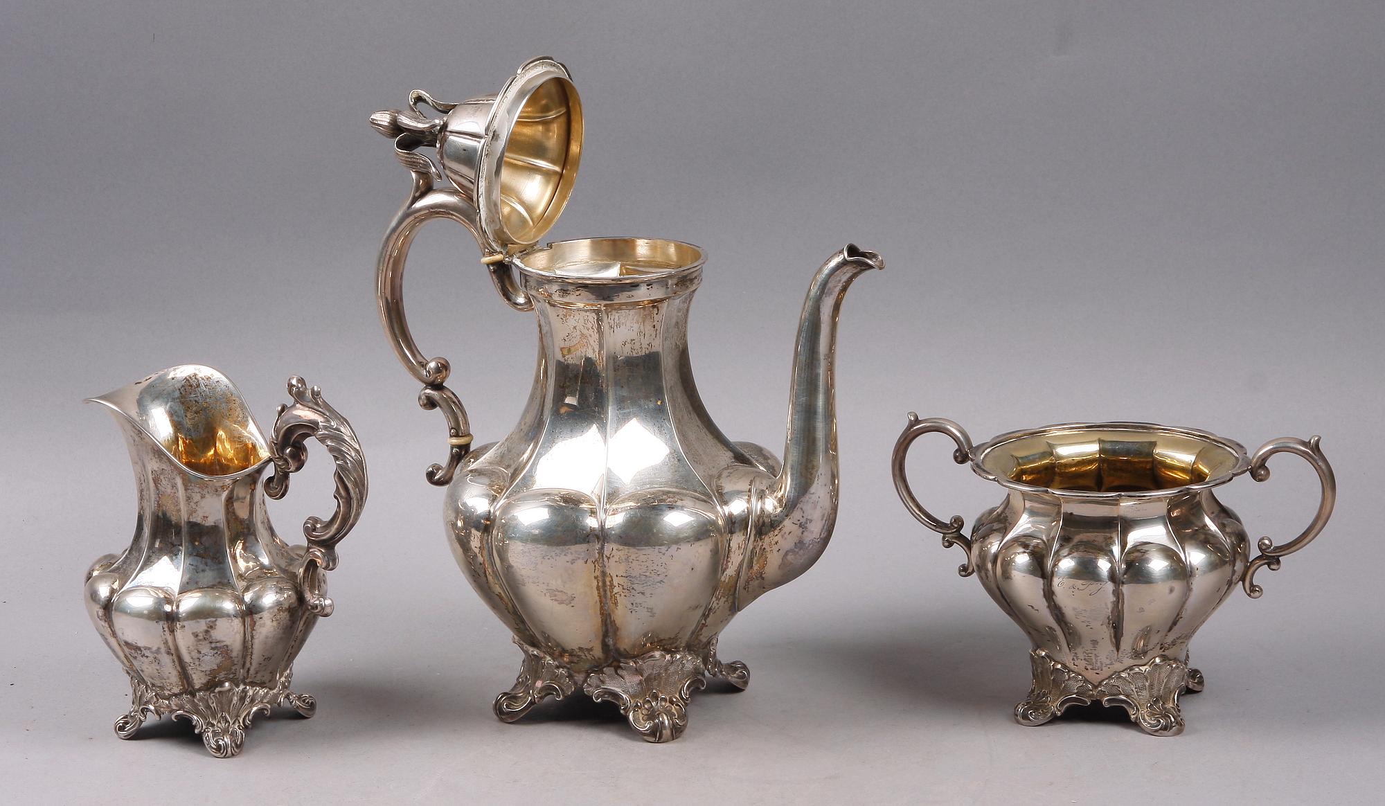 KAFFESERVISDELAR, 3 st, silver. C G Hallberg, Stockholm 1907 och Gustav Möllenborg 1854.